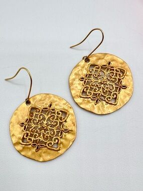 ATI BR THAILAND Hammered Floral Openwork Medallion Earrings Matte Gold Tone